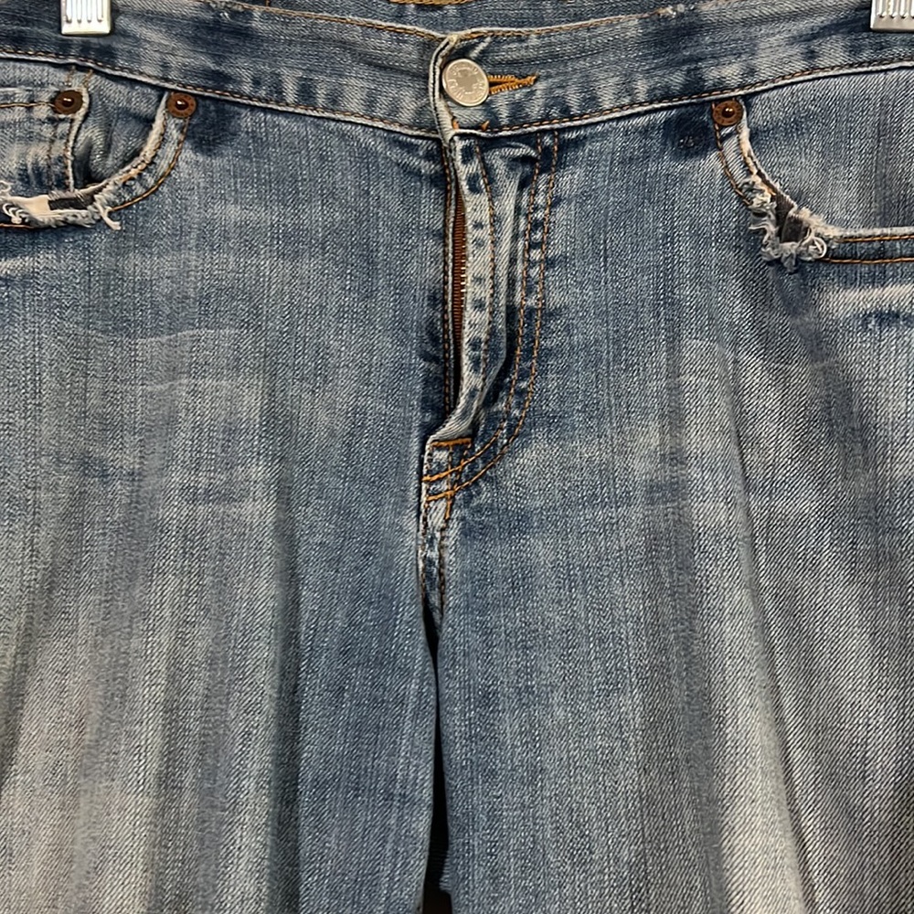 Lucky Brand well loved jeans - Picture 3 of 11